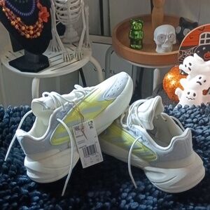 1️⃣5️⃣6️⃣🆕Adidas Kids' White and Light Yellow Sneakers